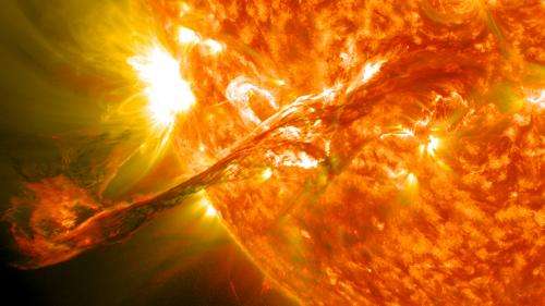NEW OPTICAL DEVICE CORRECTS SUN'S IMAGES [1 min read]