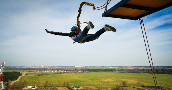 Bungee Jumping: A Risky Sport Excursion [1 min read]
